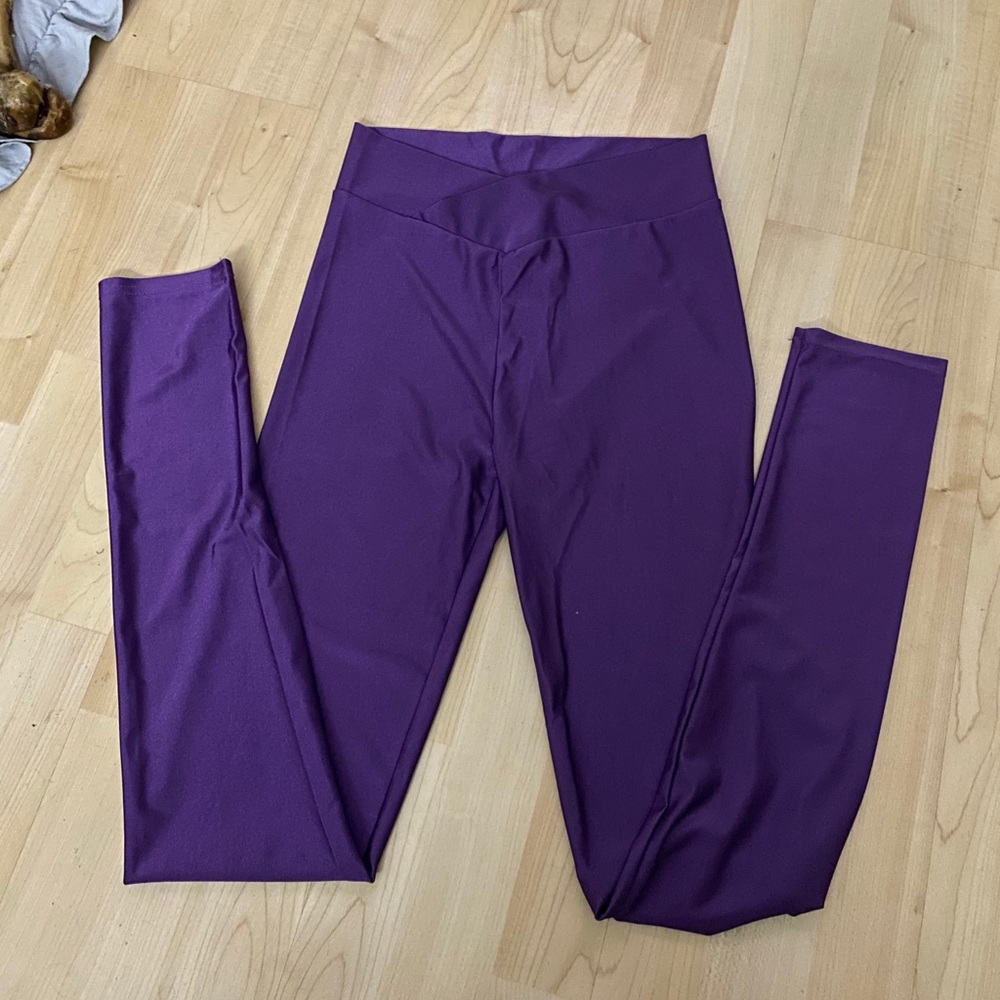 Stretchy shiny leggings